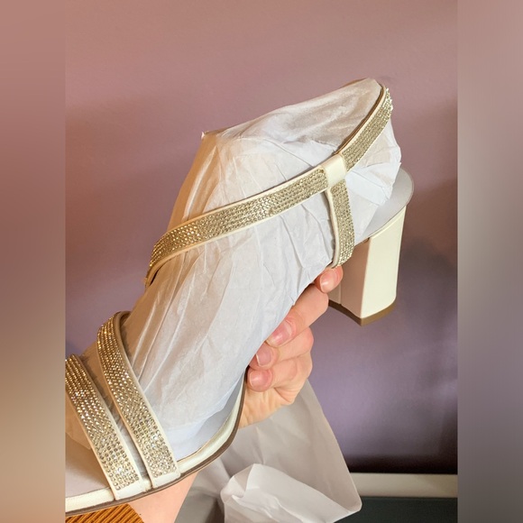 Naturalizer NWT Women's white Sandal Vanessa 2 size 9 New in Box sparkly 2024 - Picture 8 of 14